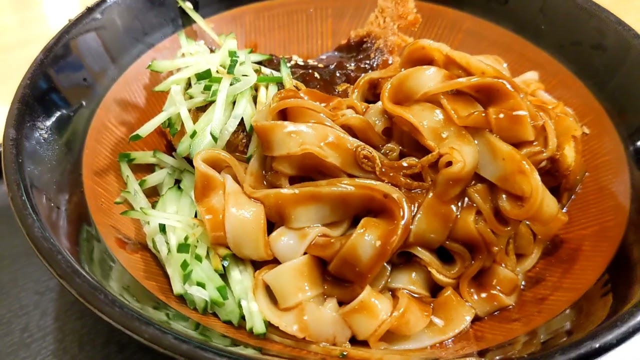 味噌カツきしめん 注文。 総本家えびすや本店 さんにて。 #愛知県 #名古屋市中区 #きしめん