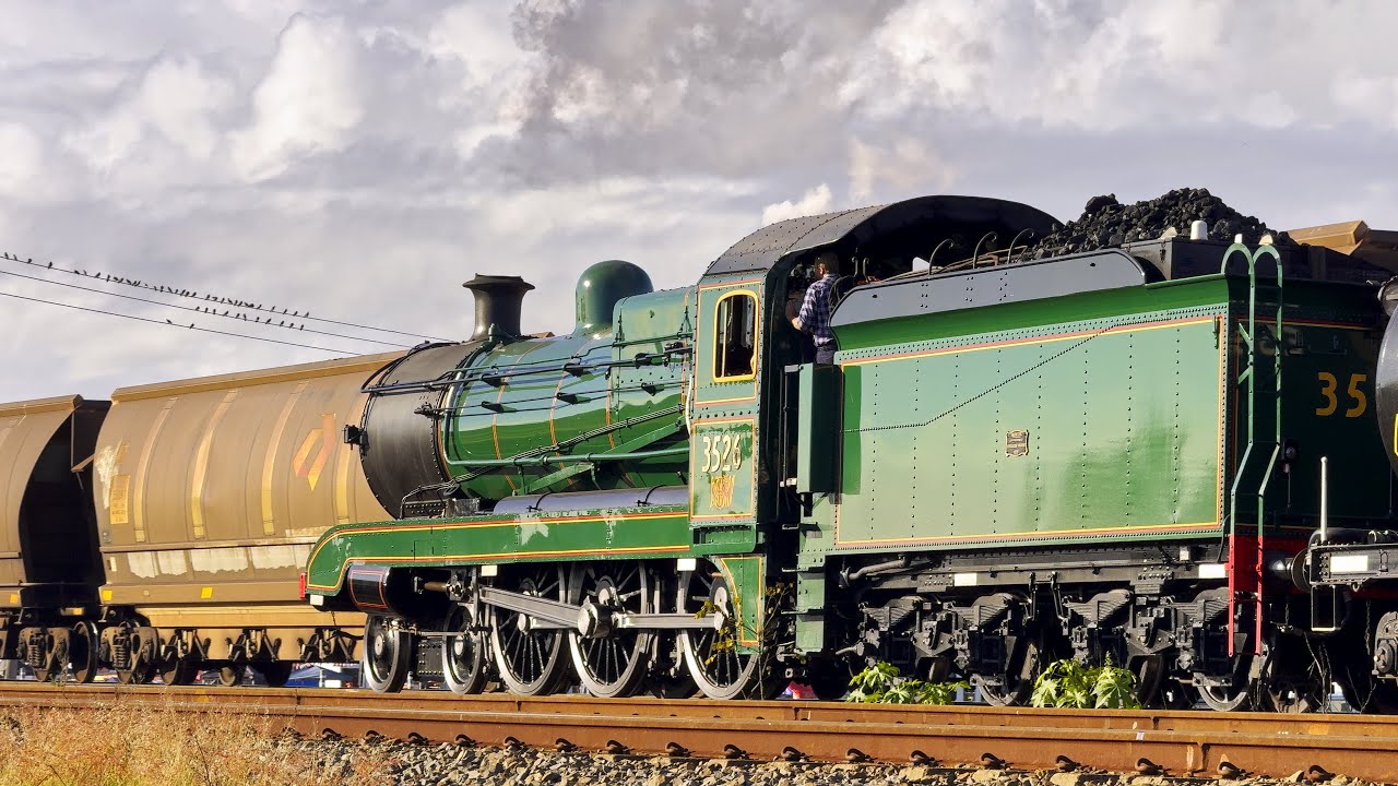 NSWGR 3525 and NSWDR 4201 Quick Out and Back - Maitland Steamfest 2025 (Timelapse)