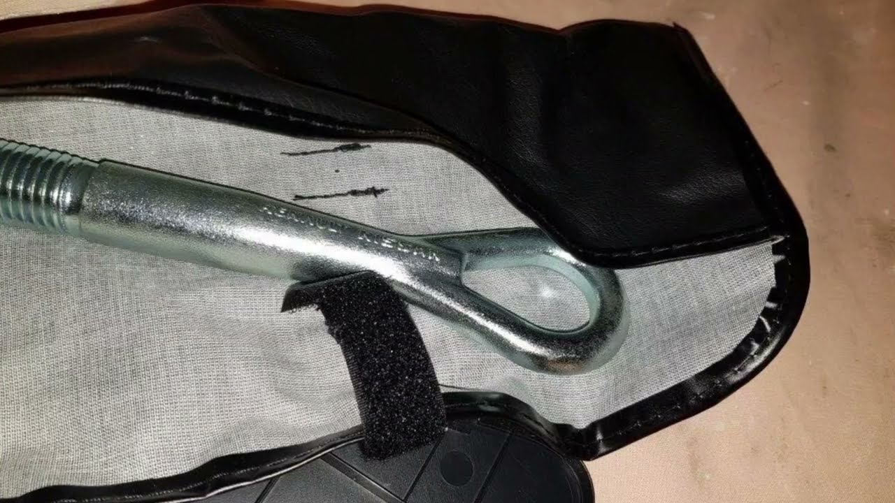 Расположение буксировочного крюка Nissan Leaf 2011-2017