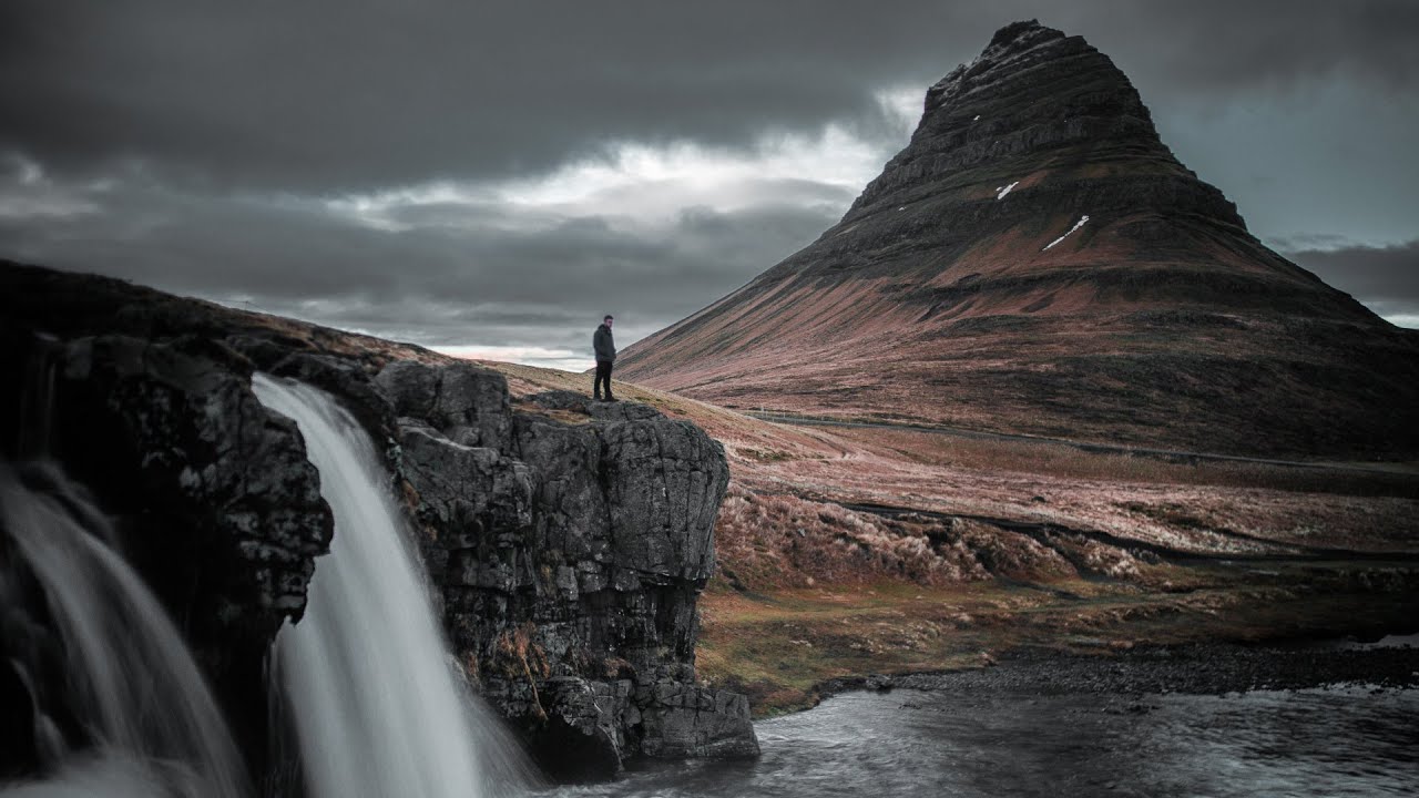 The Art of Machine: Melodic Progressive House Music from an AI Program