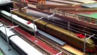Plastico Ferroviario Italiano - ETR 200 e ETR 220 (condizionatore Stone) "le leggende corrono"