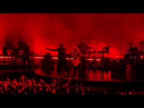 Different Religion - Miley Cyrus & Model/Actriz Live at the Hollywod Bowl (Full) [4K]