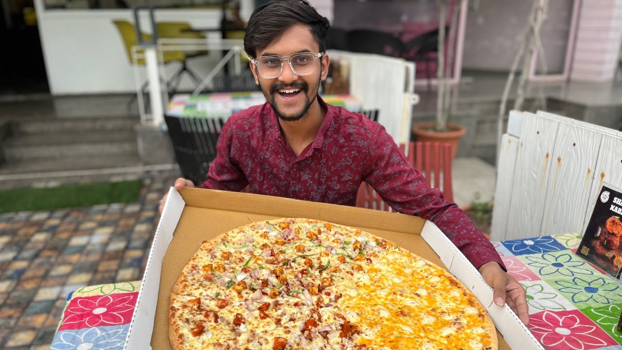 Monster Pizza 😱 La Pinoz Pizza Nagpur 24 inches pizza 😍 