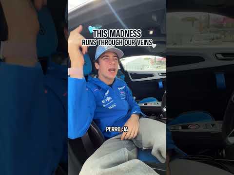 Franco singing PA' LA SELECCIÓN 