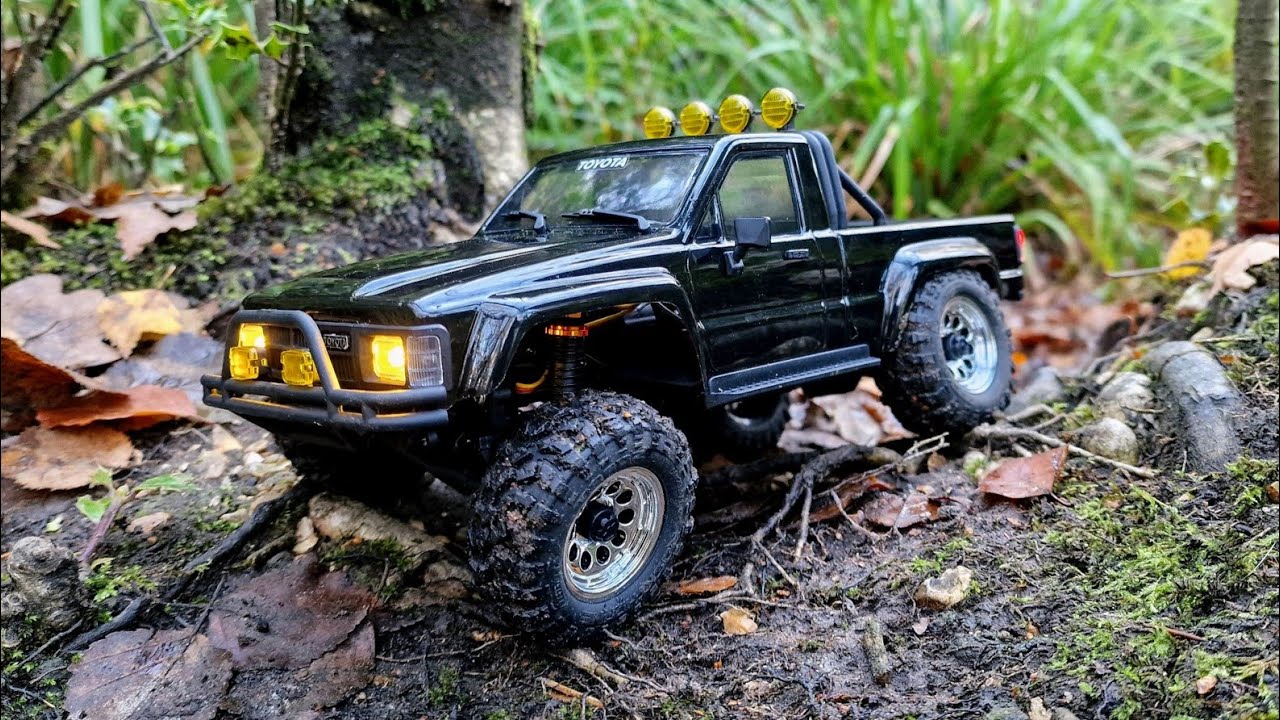 Maiden run with my stock Hpi Venture18 Flux 1985 Toyota Hilux and