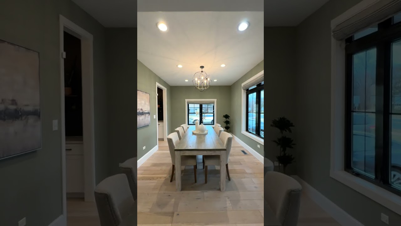 🚨 HOT NEW LISTING in Central Naperville! 🚨