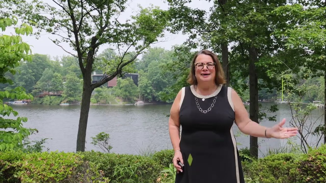 Lake Barcroft - Stunning Waterfront Home!