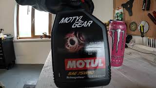 BMW 1250 GS - Final drive Oil Change