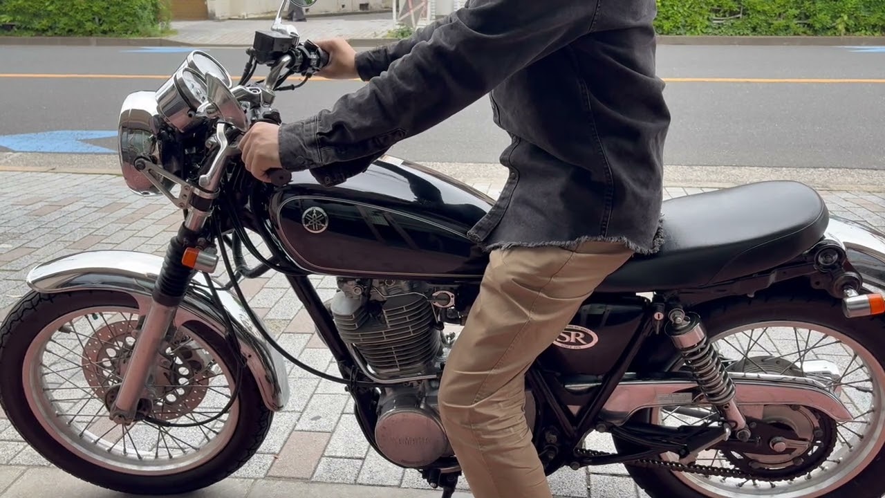 SR400 RH01J キャブ車 始動動画 - YouTube