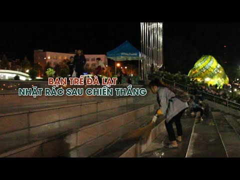 Video Bạn trẻ Đà Lạt lạnh cóng tay vẫn ở lại nhặt rác sau... - youtube