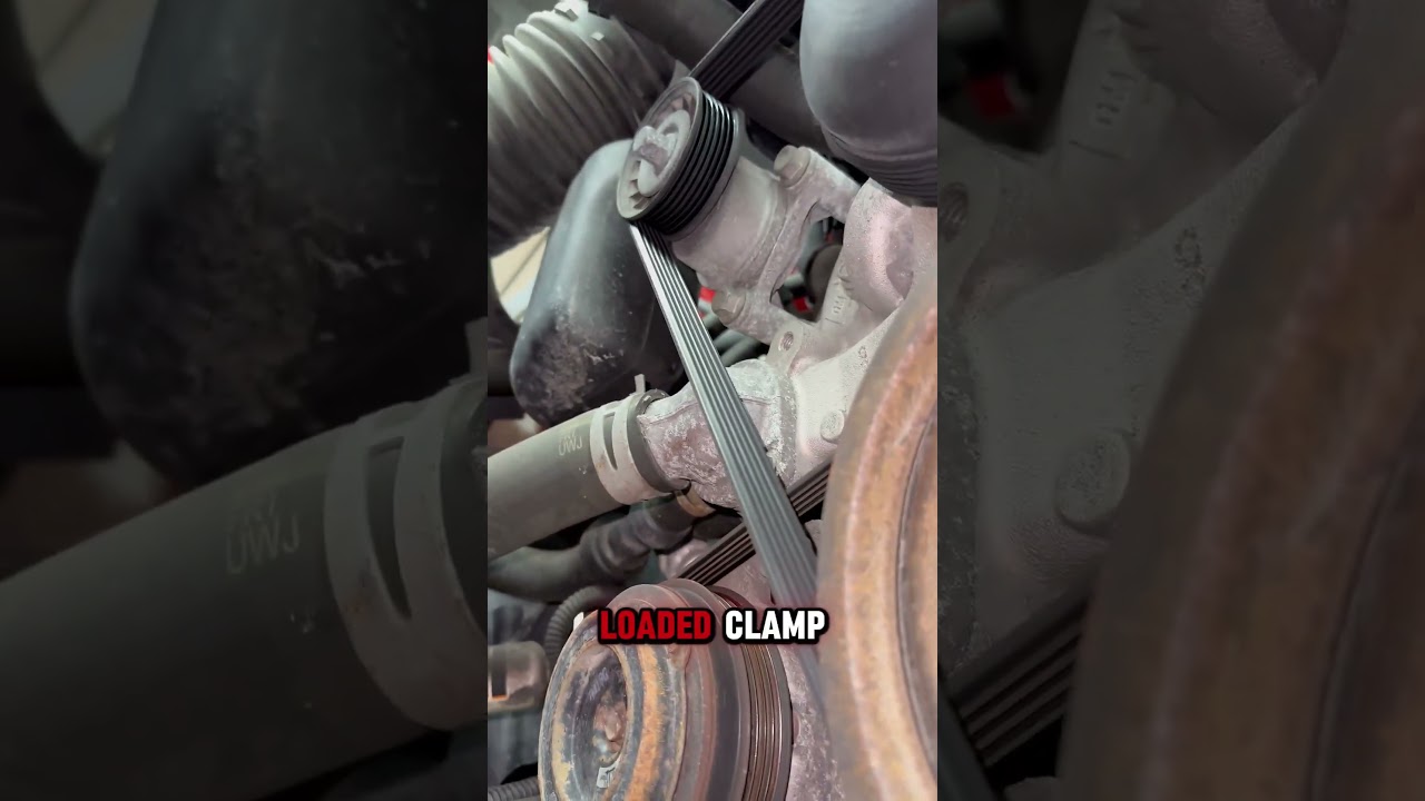 Всегда устанавливайте эти зажимы в одном и том же положении, чтобы избежать утечек охлаждающей жи...