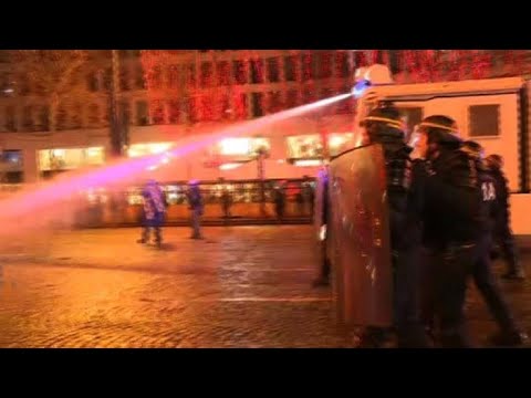 Gilets Jaunes Heurts Sur Les Champs Elysées