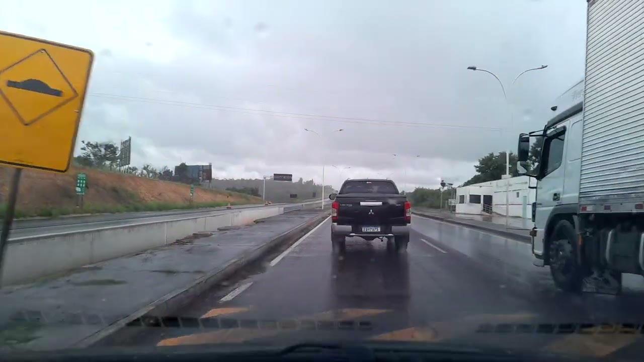 Passando dentro da cidade de montes claro acessando a rodovia 135