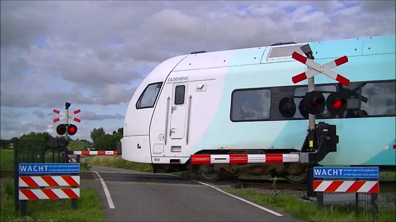 Spoorwegovergang Beers // Dutch railroad crossing