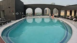 Pool area rooftop hotel bourre bonne louisville ky.