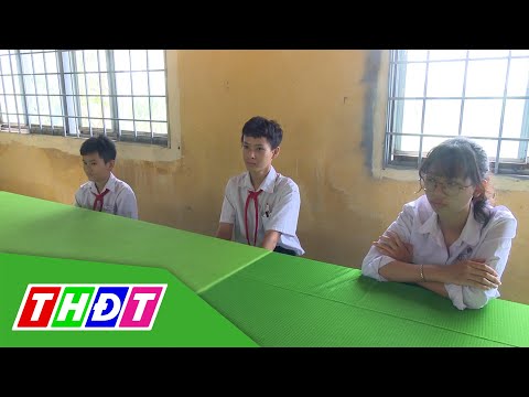 Video Tân Hồng: Tặng Giấy khen cho học sinh nhặt của rơi trả... - YouTube