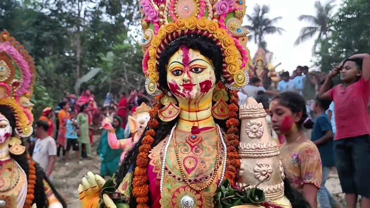 মা যাওয়ার পথে  😪