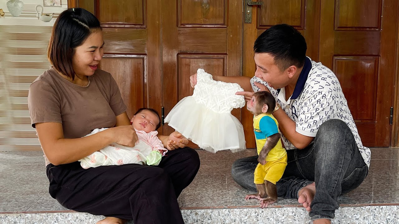 Cubis touched when seeing the cute baby!