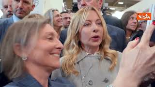 Bagno Di Folla E Brindisi La Visita Di Giorgia Meloni Al Vinitaly