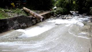 NORMAL FLOW OVER A BROAD CRESTED WEIR WITH STREAMBED INTAKE