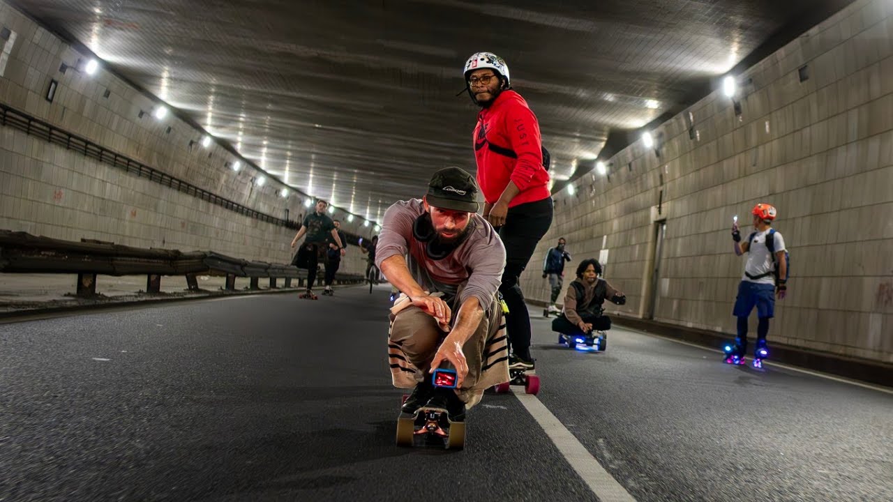 Low light action street photography capture with @sonyalpha cameras @socialpush.nyc in New York City