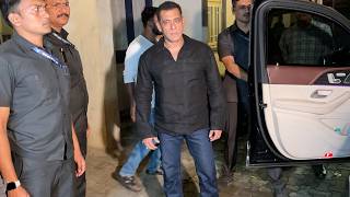 Download lagu Salman Khan Look Handsome In A Black Shirt, Spotted In A Bandra