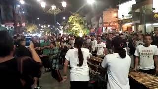 Lagu emosi jiwaku bersuara di Malioboro Jogjakarta