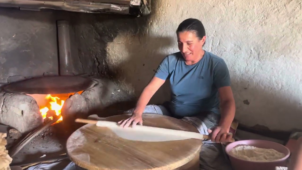 Köy ekmeği yapımı ,Yoğunsöğüt köyü/Elbistan 