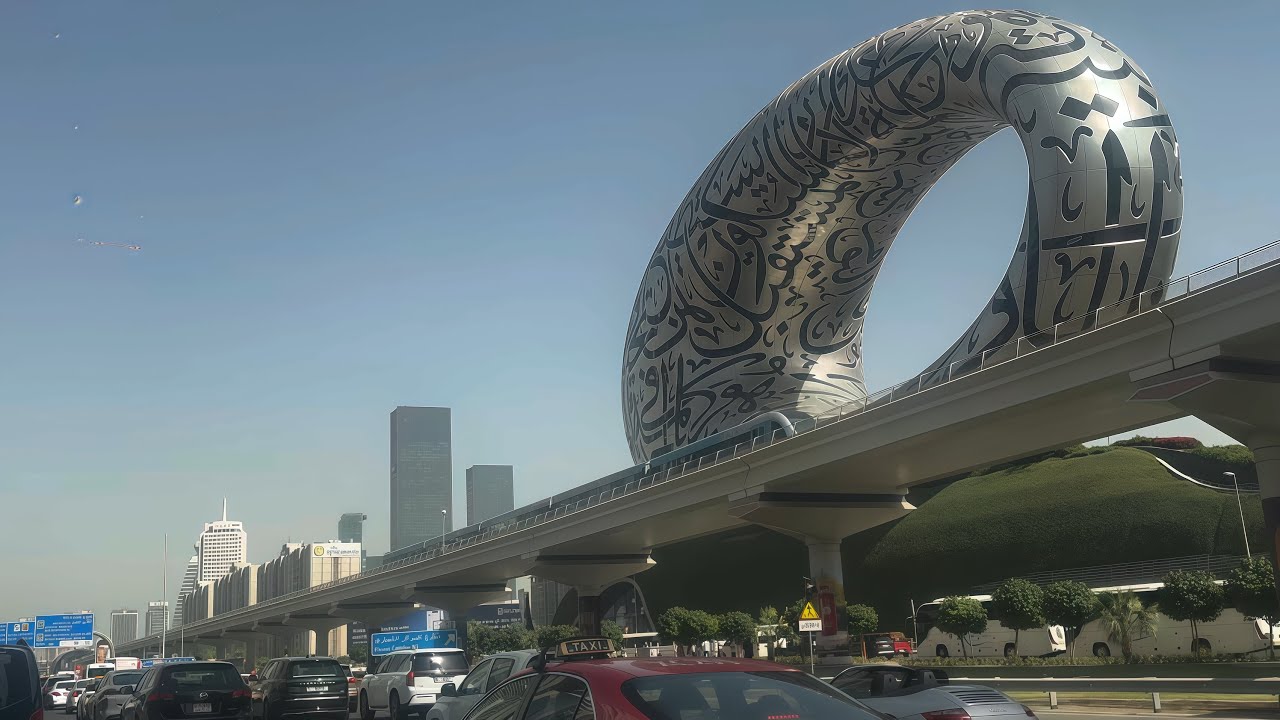 Catch both in one frame || Dubai Museum with Metro crossing 