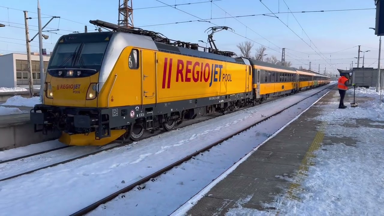 Trains at Warszawa Wschodnia