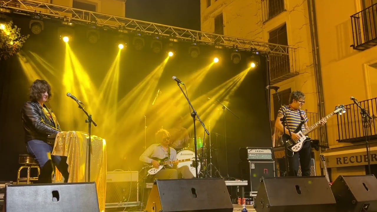 Watch BILLY TIBBALS - Playtime (Directo @Caravaca Power Pop) (24-10-2025) on YouTube Watch BILLY TIBBALS - Playtime (Directo @Caravaca Power Pop) (24-10-2025) on YouTube