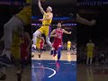 Lebron James dunks against Philadelphia 76s 👑