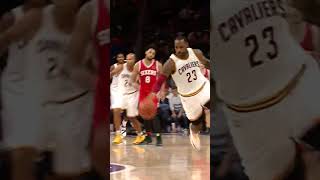 Lebron James dunks against Philadelphia 76ers 👑