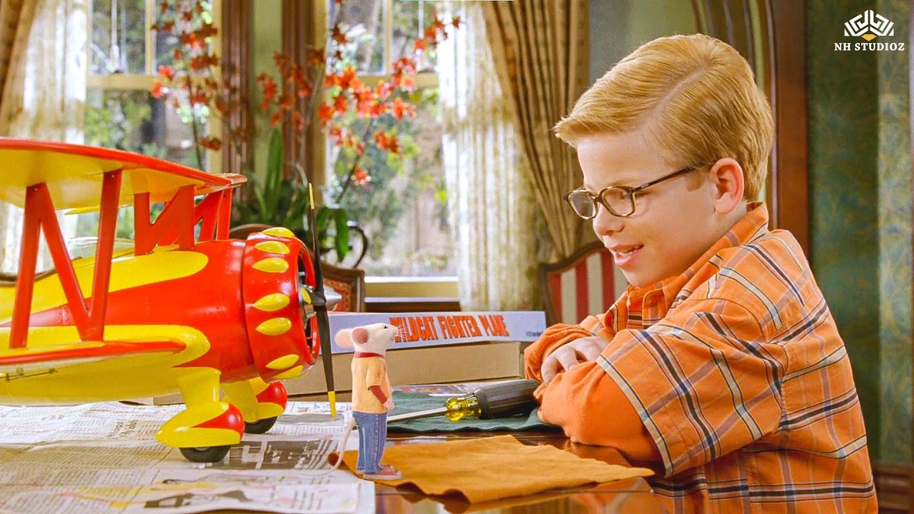 जॉर्ज का बनाया हुआ प्लेन स्टुअर्ट ने क्रैश कर दिया। Stuart Little 2 (2002) Hindi Dubbed Cartoon Film