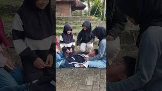 Dari Sebuah Candaan Jadi Ketahuan shorts