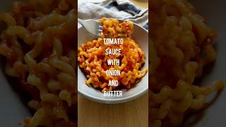 MARCELLA HAZAN’S TOMATO SAUCE WITH BUTTER AND ONION on smittenkitchen.com