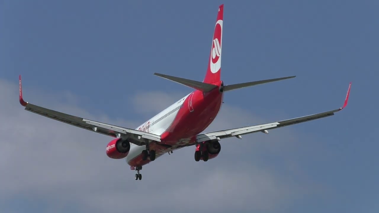 Throwback! Air Berlin Boeing 737-86J D-ABKM Landing at Berlin Airport