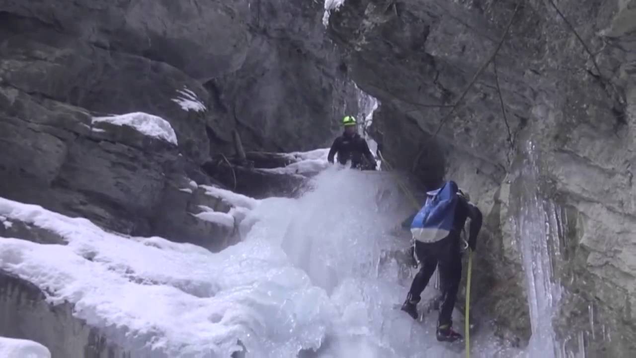 Eiscanyoning Dafins unter am 13. Feb. 2015