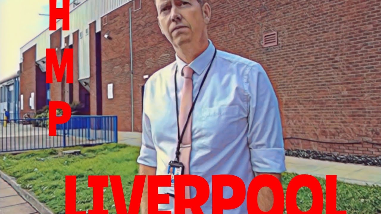 (HMP Ливерпуль) Тюремный полицейский констебль признался на камеру, что территория тюрьмы являетс...