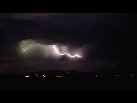 ძლიერი ჭექა -ქუხილი დამამშვიდებელი წვიმა ჭექა -ქუხილი და ელვისებური გარემო სიზმრებისთვის ბუნებაში