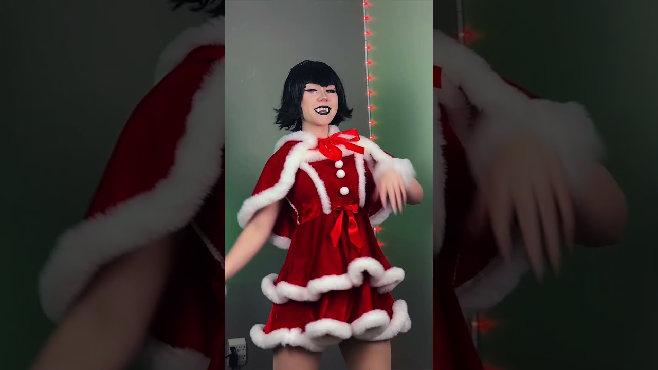 Christmas Mavis Dracula Cosplay🦇 #mavis #maviscosplay #hoteltransylvania #cosplay #cosplayer
