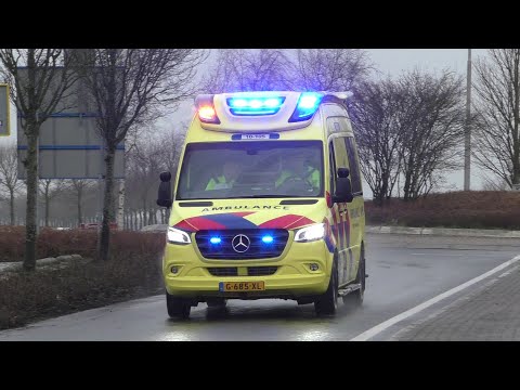 Verschillende Ambulances met Spoed in Purmerend, Oudendijk NH en Oosthuizen