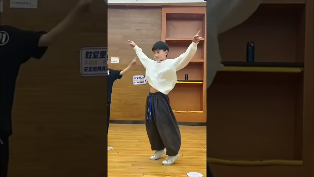 A2O Rookies LTB NUONUO's dance video filmed in 2022! 🕺💛 'VEIL'