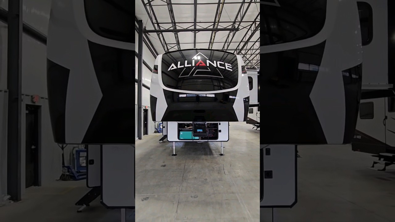 Quick look at the 2023 Valor (All-Access) 31A10 Toy Hauler 