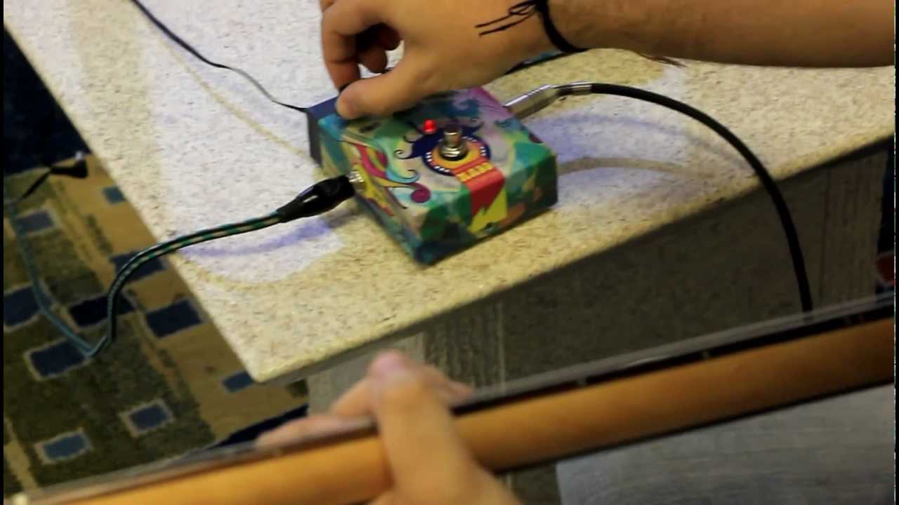 Pedal MADD Distortion Rhino Electronics bekijken op YouTube Pedal MADD Distortion Rhino Electronics bekijken op YouTube