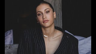 Noor Omrani Prijkt In Covershoot Manify Magazine