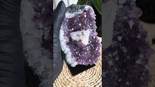 Essa ametista tem algo que você não vai ver duas vezes…DOIDA POR PEDRAS #crysta #crystals #pedramito