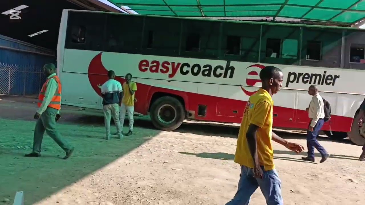 FESTIVE TRAVEL CHAOS IN THE STREETS OF NAIROBI KENYA EAST AFRICA. 