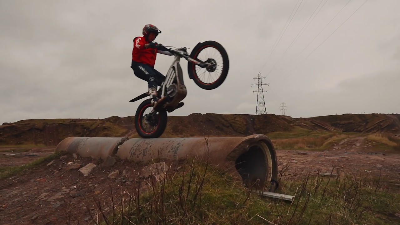 Electric Motion Epure with Inch Perfect Trials and Alexz Wigg