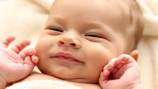 Minimalist Baby Portraits: Heartwarming Close-Ups of Newborns’ Sweet Expressions screenshot 3